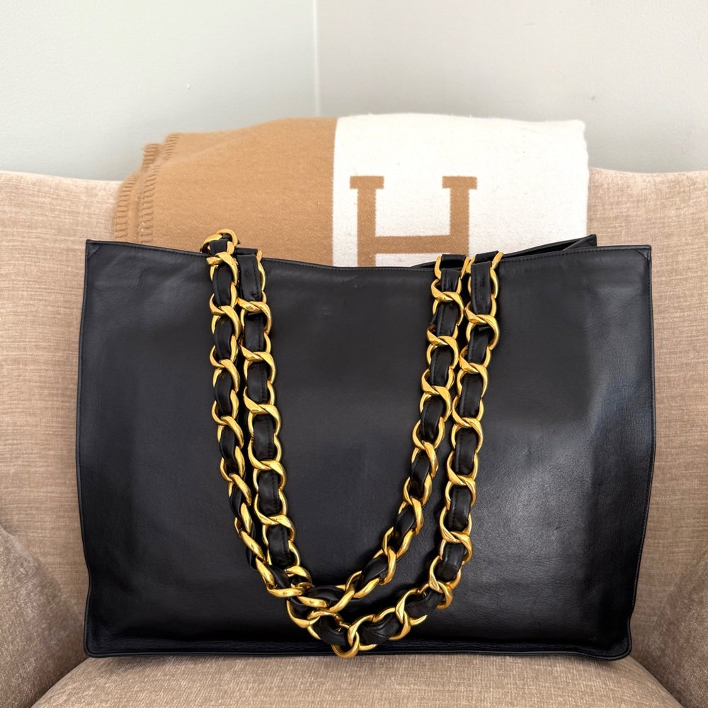 Authentic CHANEL black leather tote bag large gold GG chain straps - Picture 5 of 16